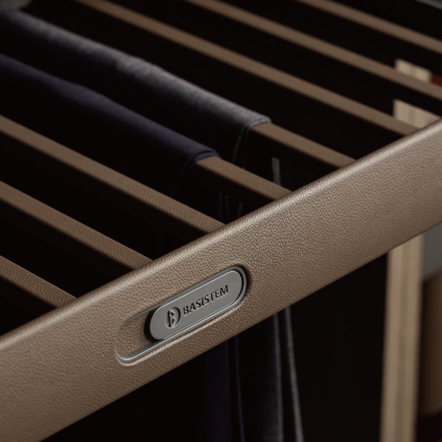 BASISTEM 褲架5.jpg