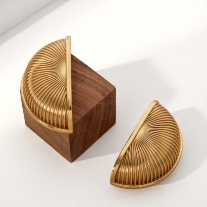 SH-C13-46GD LOGO 1.jpg